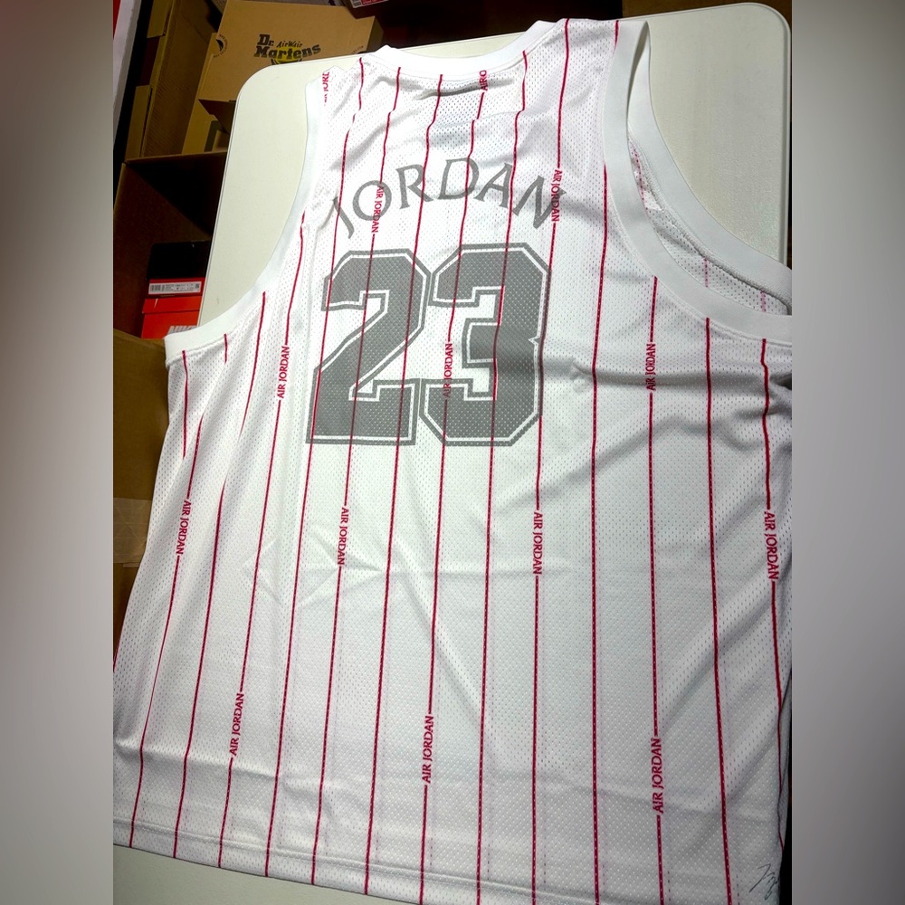 Jordan Essential White Printed Jersey Men's
Size XXXL DM1380-100